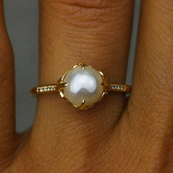 “Gwendolyn” Pearl Ring Gold OR Silver - Picture 3 of 3